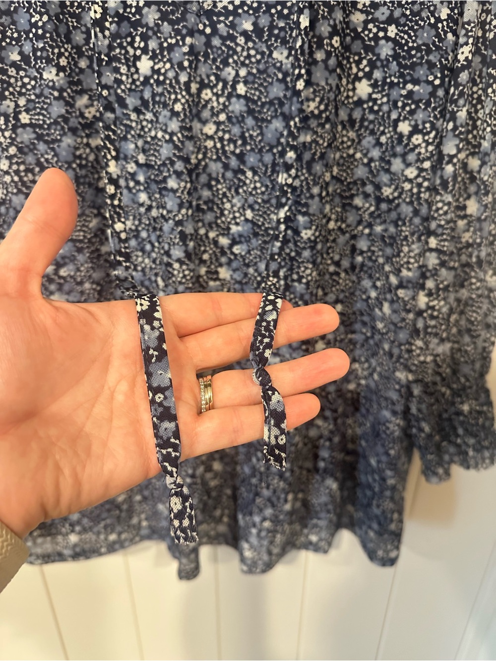 Cato Women’s Blue Floral Blouse Size Small Ruffle Collar Lined Long Sleeve Top - Picture 4 of 11